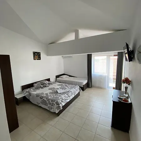 Δωμάτια σε οικογενειακή κατοικία Casa Evy *