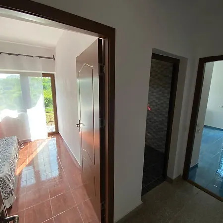 Δωμάτια σε οικογενειακή κατοικία Casa Evy *